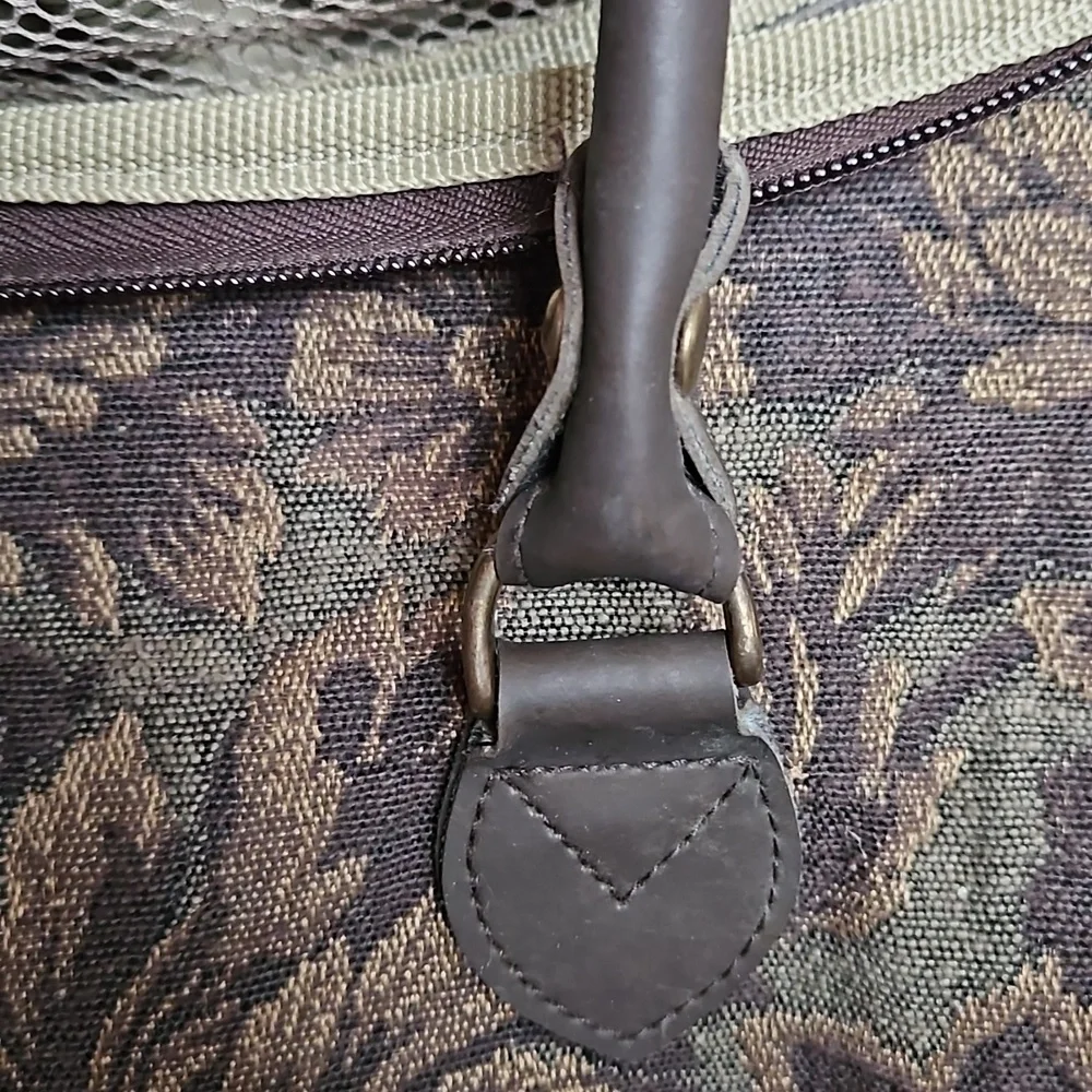 FINALCHANCE Needlepoint duffle exc condition Carry-on Tapestry Collectible
